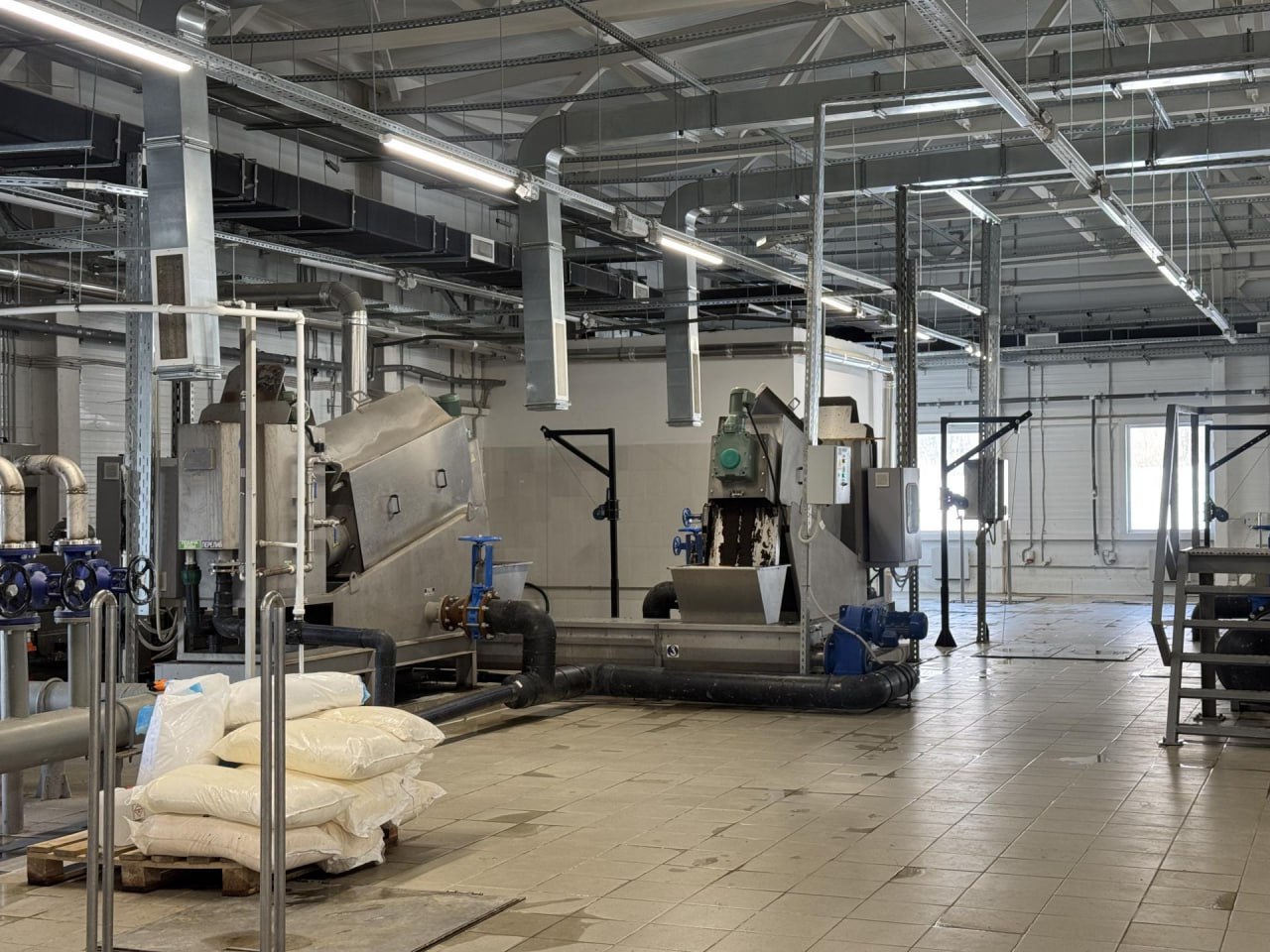 В Ленинском городском округе на территории жилого комплекса «Пригород Лесное» функционируют два современных очистных сооружения В Ленинском городском округе на территории жилого комплекса «Пригород Лесное» функционируют два современных очистных сооружения