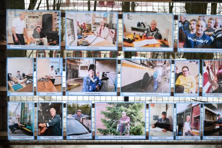 В сквере «Юность» Ленинского городского округа представлена фотовыставка «Видновский троллейбусный парк: вчера и сегодня», приуроченная к юбилею – 25-летию муниципального унитарного предприятия «Видновский троллейбусный парк»