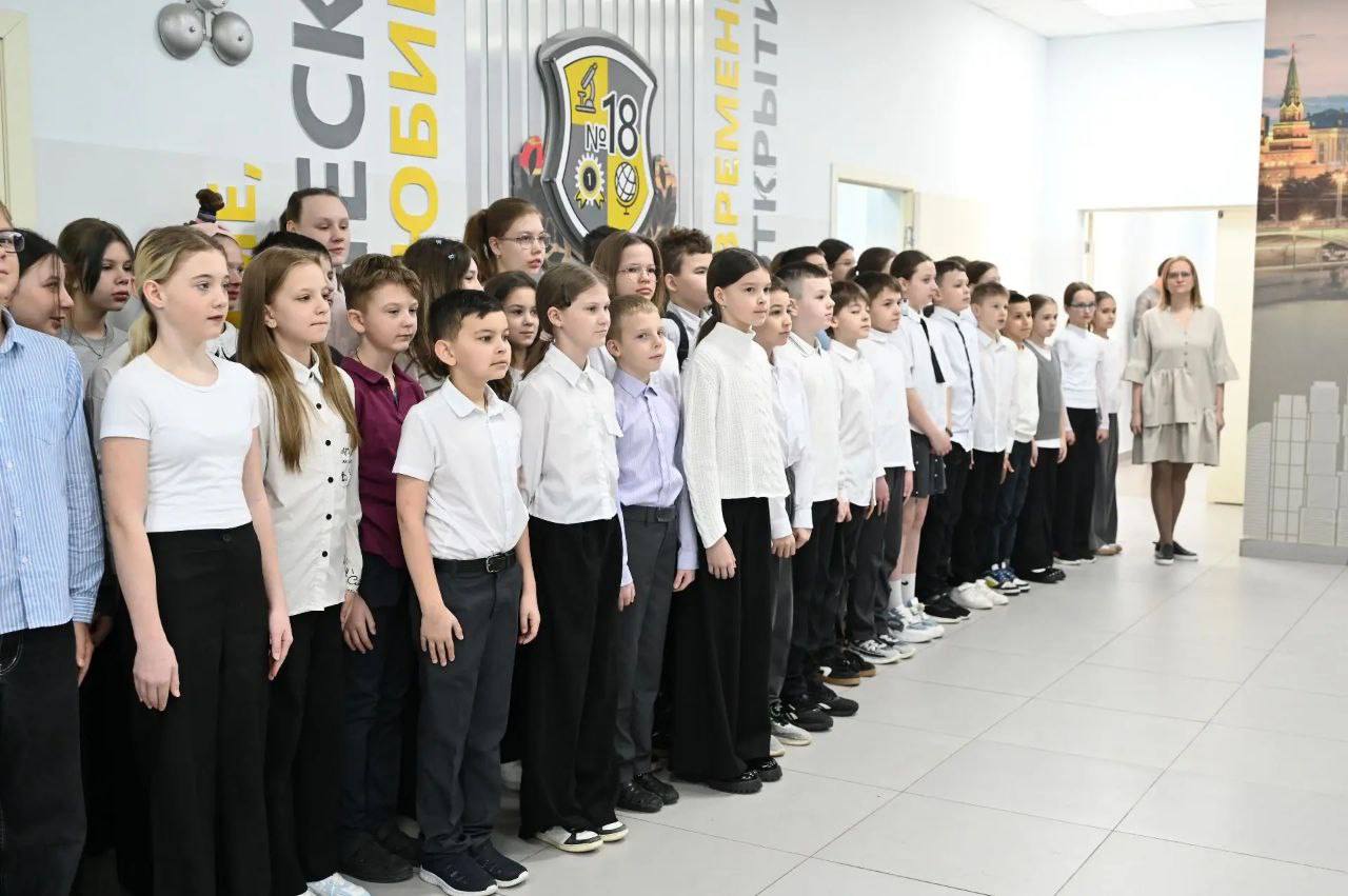 В школах продолжаются «Разговоры о важном» В школах продолжаются «Разговоры о важном»