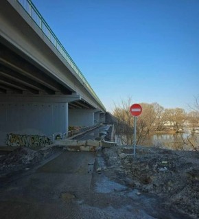 Важно: движение по мосту через реку Пахра, расположенного на территории Ленинского и Домодедовского округах, приостановлено!
