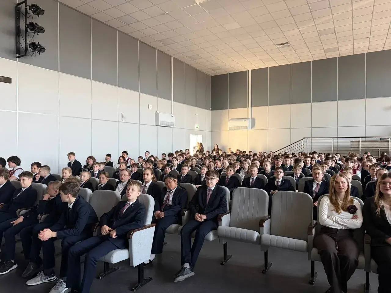 В Сергиево-Посадском физико-математическом лицее состоялась профилактическая встреча, посвященная безопасности детства В Сергиево-Посадском физико-математическом лицее состоялась профилактическая встреча, посвященная безопасности детства