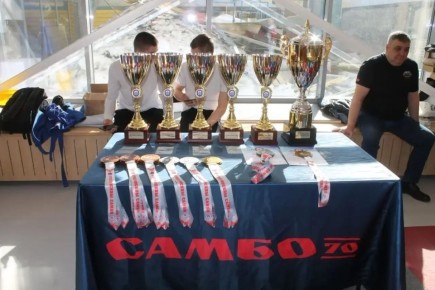 Михневские спортсмены завоевали золото и серебро на Открытом Кубке Москвы по самбо среди мастеров