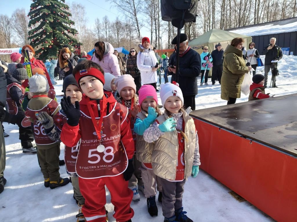 Звонкий детский смех, скрип лыж по насту, команды судей на старте и поддержка зрителей — так в парке 50-летия Октября прошел спортивный праздник «Коломенская лыжня-2026» Звонкий детский смех, скрип лыж по насту, команды судей на старте и поддержка зрителей — так в парке 50-летия Октября прошел спортивный праздник «Коломенская лыжня-2026»