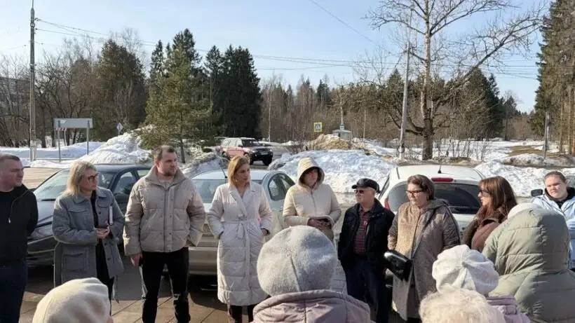 Жители Смирновки добиваются изменения автобусного маршрута №4 Жители Смирновки добиваются изменения автобусного маршрута №4