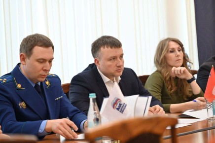 Глава муниципалитета Алексей Шимко провёл личный приём граждан как секретарь местного отделения Единой России вместе с городским прокурором Виталием Хрипуновым