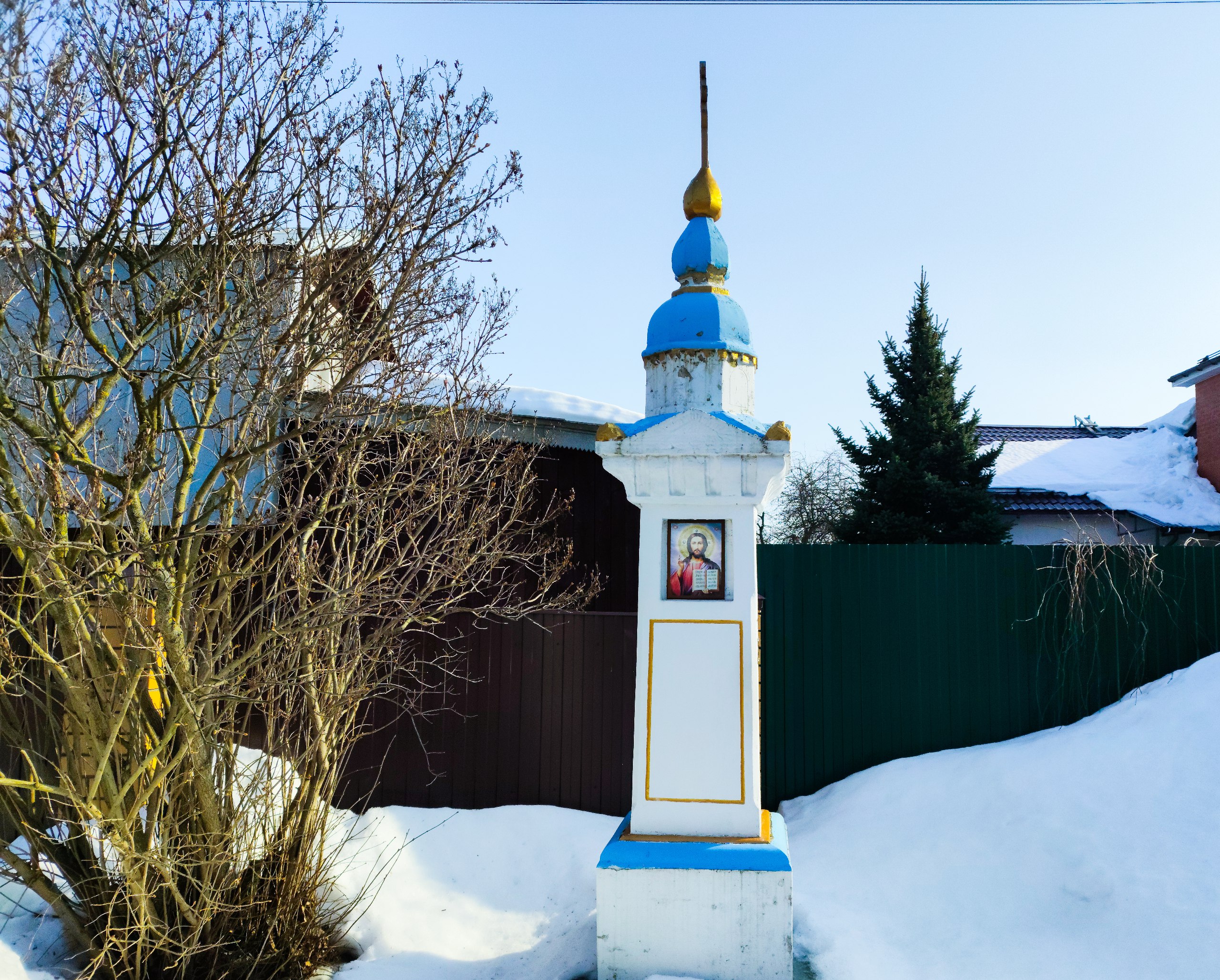 В деревне Дроздово Ленинского городского округа расположен уникальный памятник-часовня, установленный в 1912 году — ровно через столетие после победы в Отечественной войне 1812 года