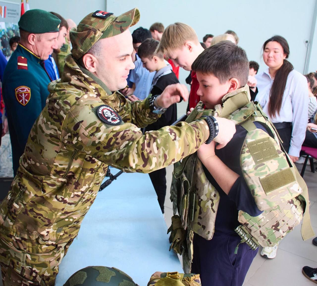 В «Образовательном центре №7» поселка Лесные Поляны состоялась встреча учеников с ветеранами специальной военной операции и руководителем Ассоциации ветеранов СВО округа Леонидом Соболевым В «Образовательном центре №7» поселка Лесные Поляны состоялась встреча учеников с ветеранами специальной военной операции и руководителем Ассоциации ветеранов СВО округа Леонидом Соболевым