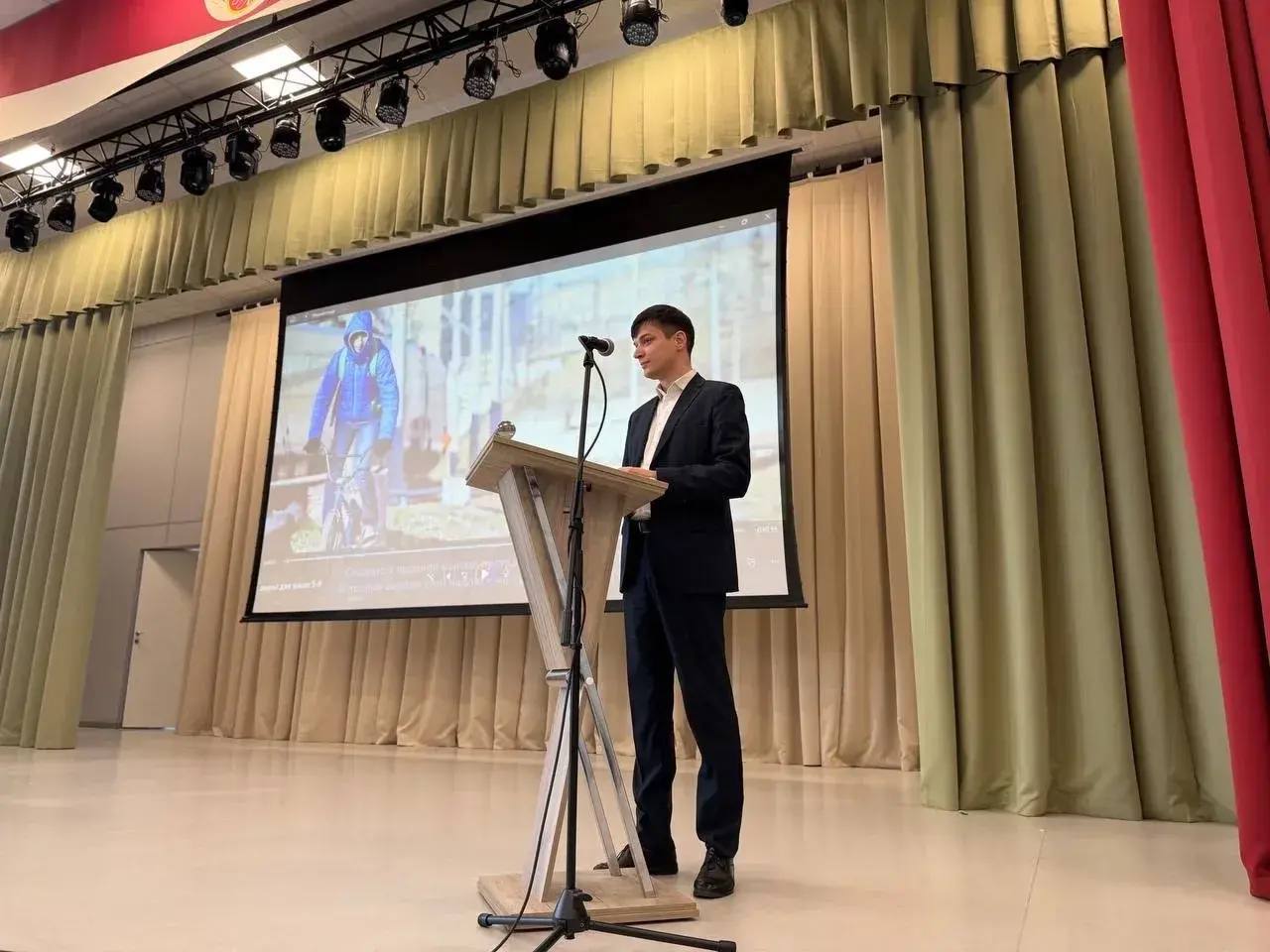 В Сергиево-Посадском физико-математическом лицее состоялась профилактическая встреча, посвященная безопасности детства В Сергиево-Посадском физико-математическом лицее состоялась профилактическая встреча, посвященная безопасности детства