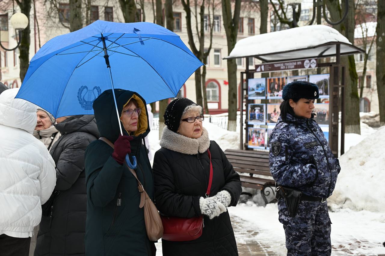 В сквере «Юность» Ленинского городского округа представлена фотовыставка «Видновский троллейбусный парк: вчера и сегодня», приуроченная к юбилею – 25-летию муниципального унитарного предприятия «Видновский троллейбусный парк» В сквере «Юность» Ленинского городского округа представлена фотовыставка «Видновский троллейбусный парк: вчера и сегодня», приуроченная к юбилею – 25-летию муниципального унитарного предприятия «Видновский троллейбусный парк»