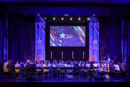 В ДК «Победа» в рамках проекта «Герои нашего двора» ученики кадетских классов встретились с уникальными гостями