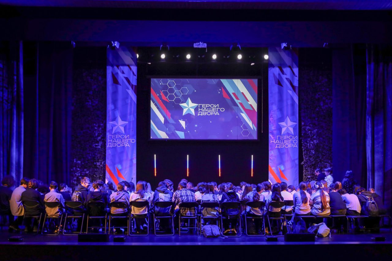 В ДК «Победа» в рамках проекта «Герои нашего двора» ученики кадетских классов встретились с уникальными гостями