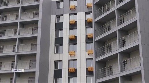 Депутаты округа Анна Дунаева и Михаил Сухарев навестили жителей, которые переехали из аварийного жилья в новый дом на Краснофлотской в Красноармейске в рамках реализации государственной программы переселения граждан...