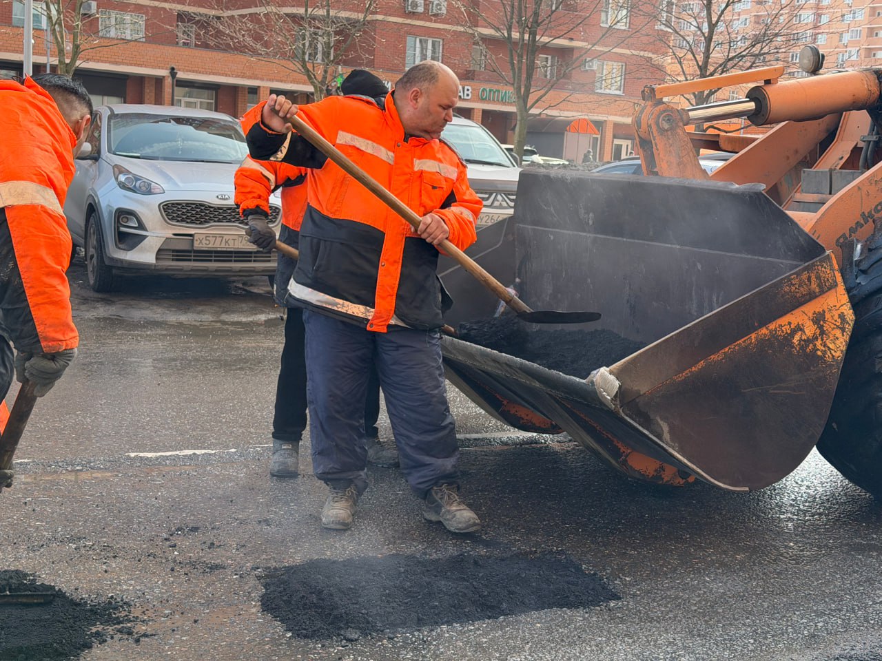 Работы по ямочному ремонту дорог стартовали в Дзержинском г.о. Люберцы