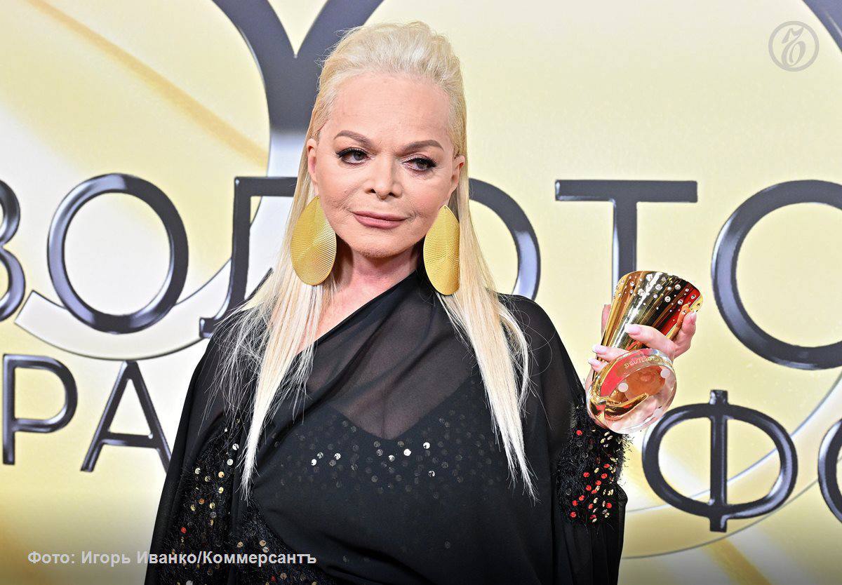 Лариса Долина подала иск к обманувшим ее мошенникам почти на 180 млн руб., сообщила пресс-служба судов Подмосковья