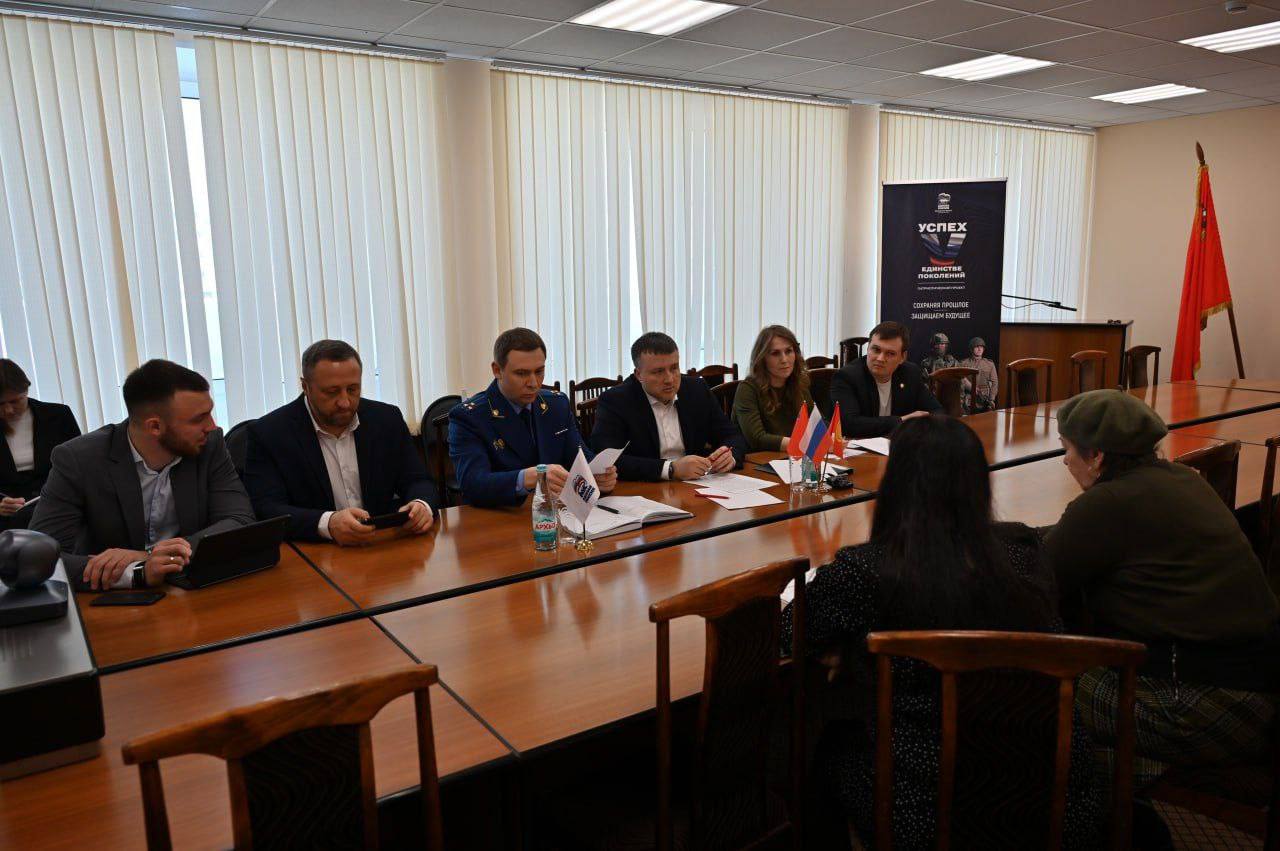 Глава муниципалитета Алексей Шимко провёл личный приём граждан как секретарь местного отделения Единой России вместе с городским прокурором Виталием Хрипуновым Глава муниципалитета Алексей Шимко провёл личный приём граждан как секретарь местного отделения Единой России вместе с городским прокурором Виталием Хрипуновым