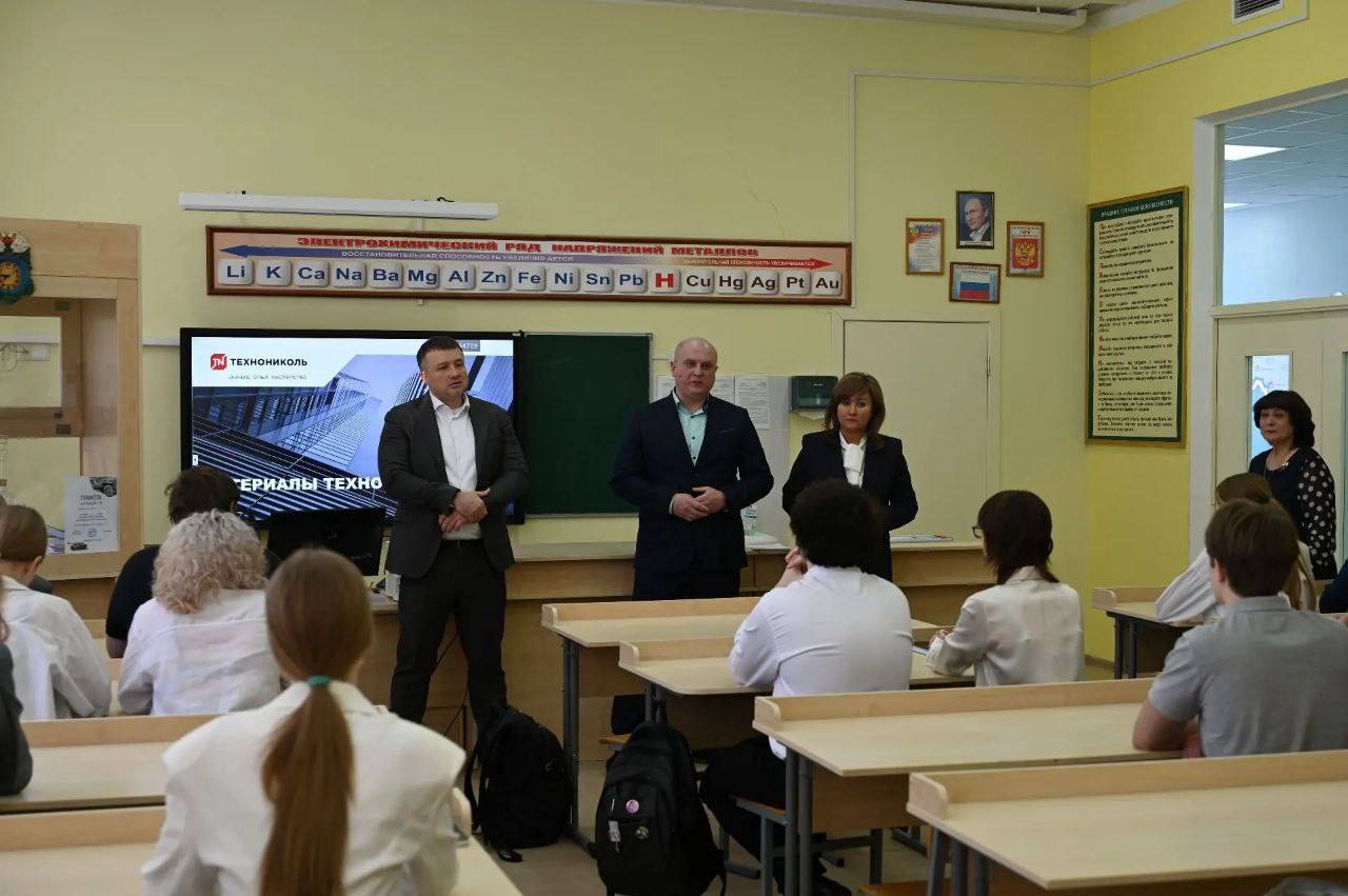 В школах продолжаются «Разговоры о важном» В школах продолжаются «Разговоры о важном»