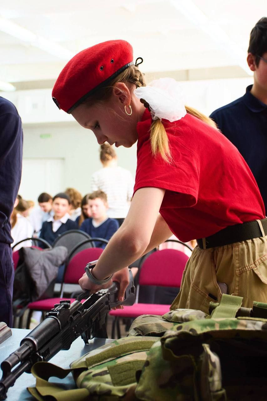 В «Образовательном центре №7» поселка Лесные Поляны состоялась встреча учеников с ветеранами специальной военной операции и руководителем Ассоциации ветеранов СВО округа Леонидом Соболевым В «Образовательном центре №7» поселка Лесные Поляны состоялась встреча учеников с ветеранами специальной военной операции и руководителем Ассоциации ветеранов СВО округа Леонидом Соболевым