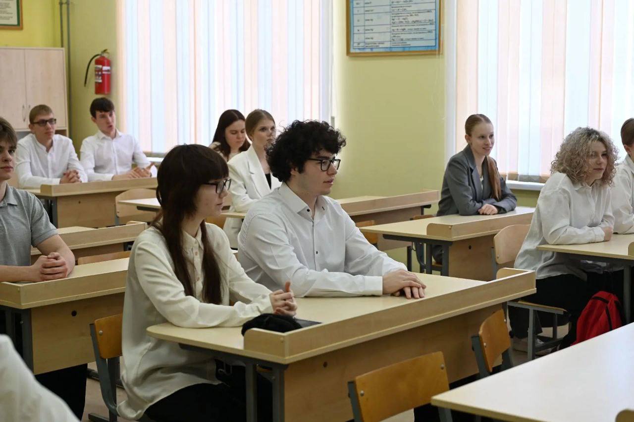 В школах продолжаются «Разговоры о важном» В школах продолжаются «Разговоры о важном»