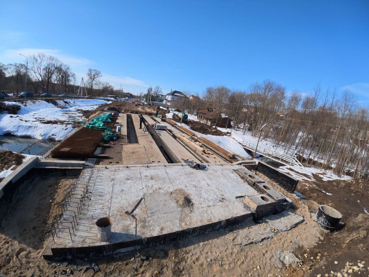 В деревне Бутурлино продолжаются работы на строительной площадке В деревне Бутурлино продолжаются работы на строительной площадке