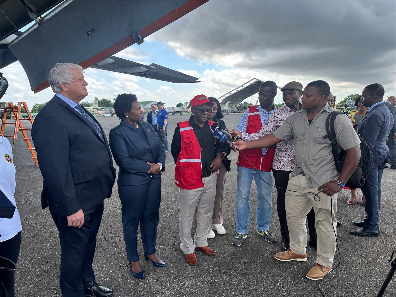 По специальному указанию Президента Российской Федерации В.В.Путина Правительство России приняло решение об оказании срочной гуманитарной помощи населению Мозамбика, пострадавшему в результате продолжающихся уже длительное... По специальному указанию Президента Российской Федерации В.В.Путина Правительство России приняло решение об оказании срочной гуманитарной помощи населению Мозамбика, пострадавшему в результате продолжающихся уже длительное...