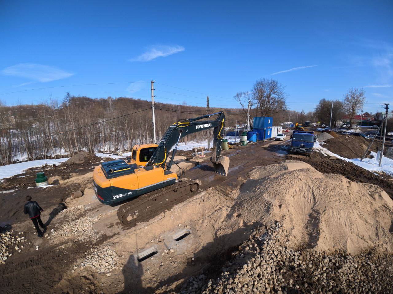 В деревне Бутурлино продолжаются работы на строительной площадке В деревне Бутурлино продолжаются работы на строительной площадке