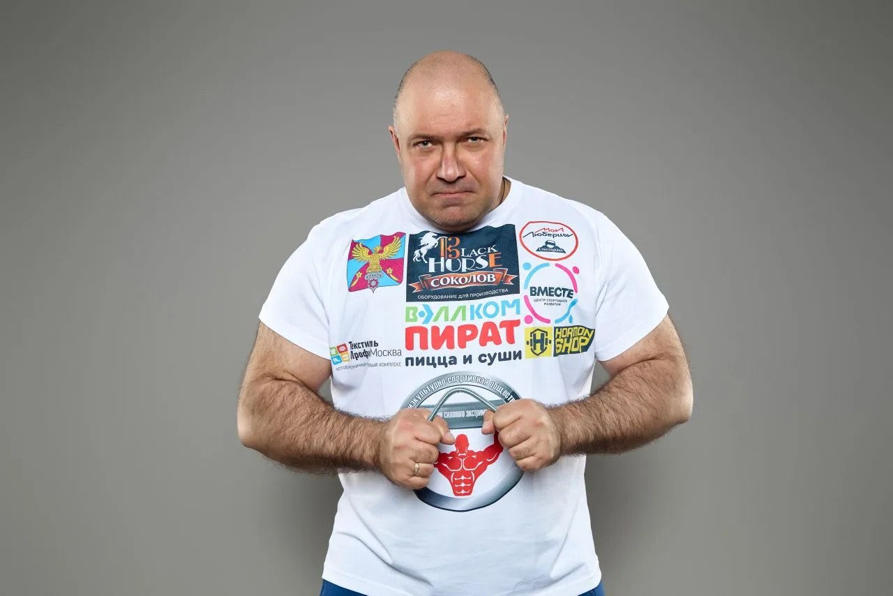 «Русский Халк» из Люберец скрутит сковороду и сломает стальные шпильки в «Лужниках»