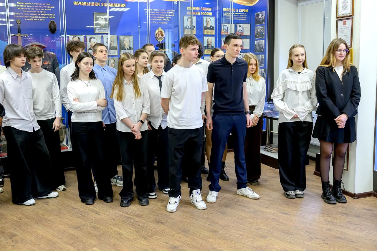 На профориентационной экскурсии в музее истории полиции лицеисты познакомились с работой сотрудников УМВД
