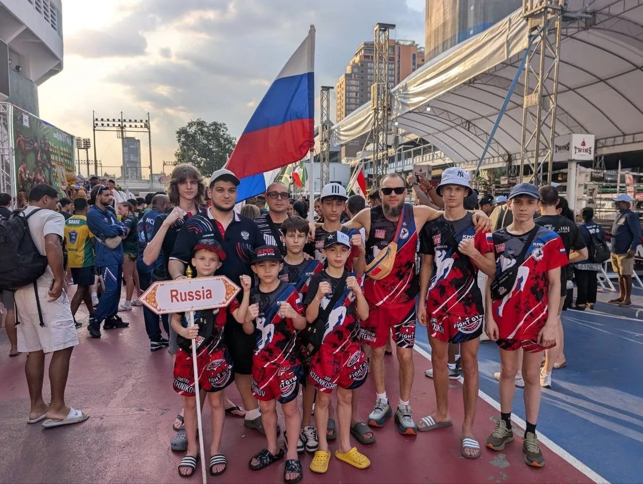 Юные спортсмены Долгопрудного с триумфом возвращаются с Чемпионата мира по муай-тай Юные спортсмены Долгопрудного с триумфом возвращаются с Чемпионата мира по муай-тай