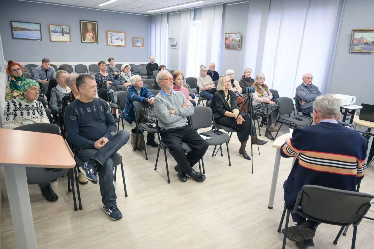 В краеведческом отделе библиотеки имени А. Горловского появилась редкая книга «Игрушки и художественные изделия» под авторством Владимира Боруцкого В краеведческом отделе библиотеки имени А. Горловского появилась редкая книга «Игрушки и художественные изделия» под авторством Владимира Боруцкого