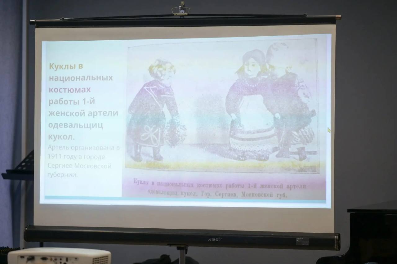 В краеведческом отделе библиотеки имени А. Горловского появилась редкая книга «Игрушки и художественные изделия» под авторством Владимира Боруцкого В краеведческом отделе библиотеки имени А. Горловского появилась редкая книга «Игрушки и художественные изделия» под авторством Владимира Боруцкого