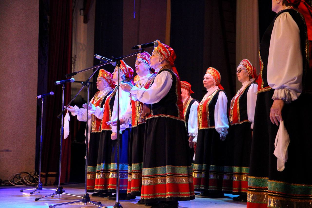 93 года в строю: легендарный хор «Русская песня» выступил с отчетным концертом 93 года в строю: легендарный хор «Русская песня» выступил с отчетным концертом