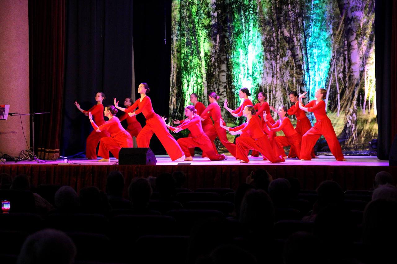 93 года в строю: легендарный хор «Русская песня» выступил с отчетным концертом 93 года в строю: легендарный хор «Русская песня» выступил с отчетным концертом