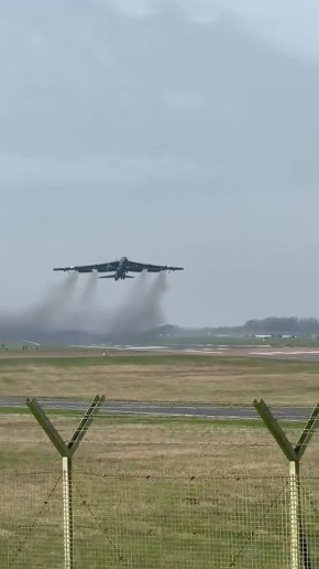 �������������� ��������������� ��� ��� B-52H ���� �������� ����� ��� ����� � �������� ����������� ��� �������� ��� ��������� ������ �� ����� �������� ������ "������-�����" AGM-158 JASSM
