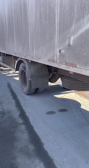 Сегодня, 22 марта, совместно с Госавтоинспекцией проводим очередной рейд по эвакуации большегрузного транспорта, припаркованного с нарушениями правил дорожного движения