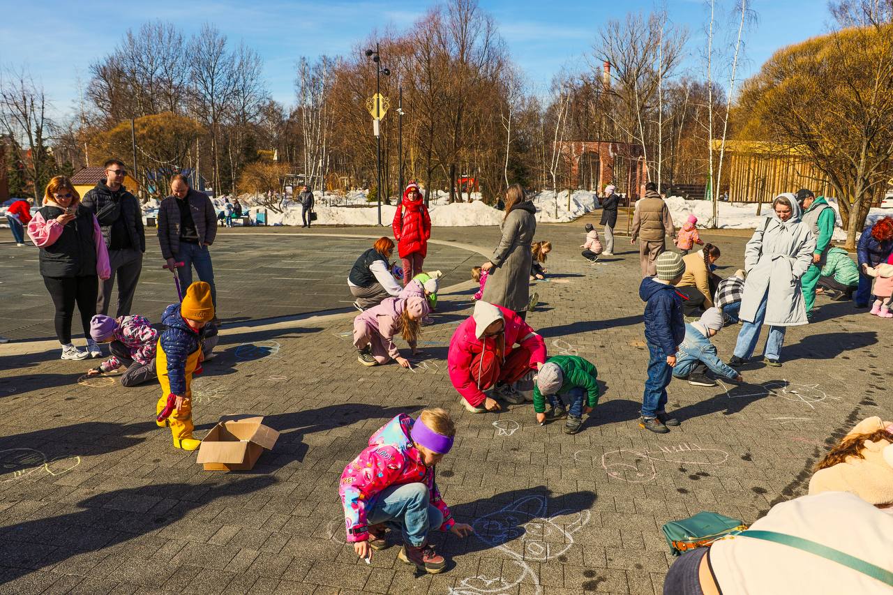 Юлия Купецкая: Экодень в Парке Мира!. Стать настоящими друзьями с окружающей природой, создать эко-кормушку, увидеть знакомых сказочных персонажей и просто интересно провести время — все это можно было сделать на... Юлия Купецкая: Экодень в Парке Мира!. Стать настоящими друзьями с окружающей природой, создать эко-кормушку, увидеть знакомых сказочных персонажей и просто интересно провести время — все это можно было сделать на...
