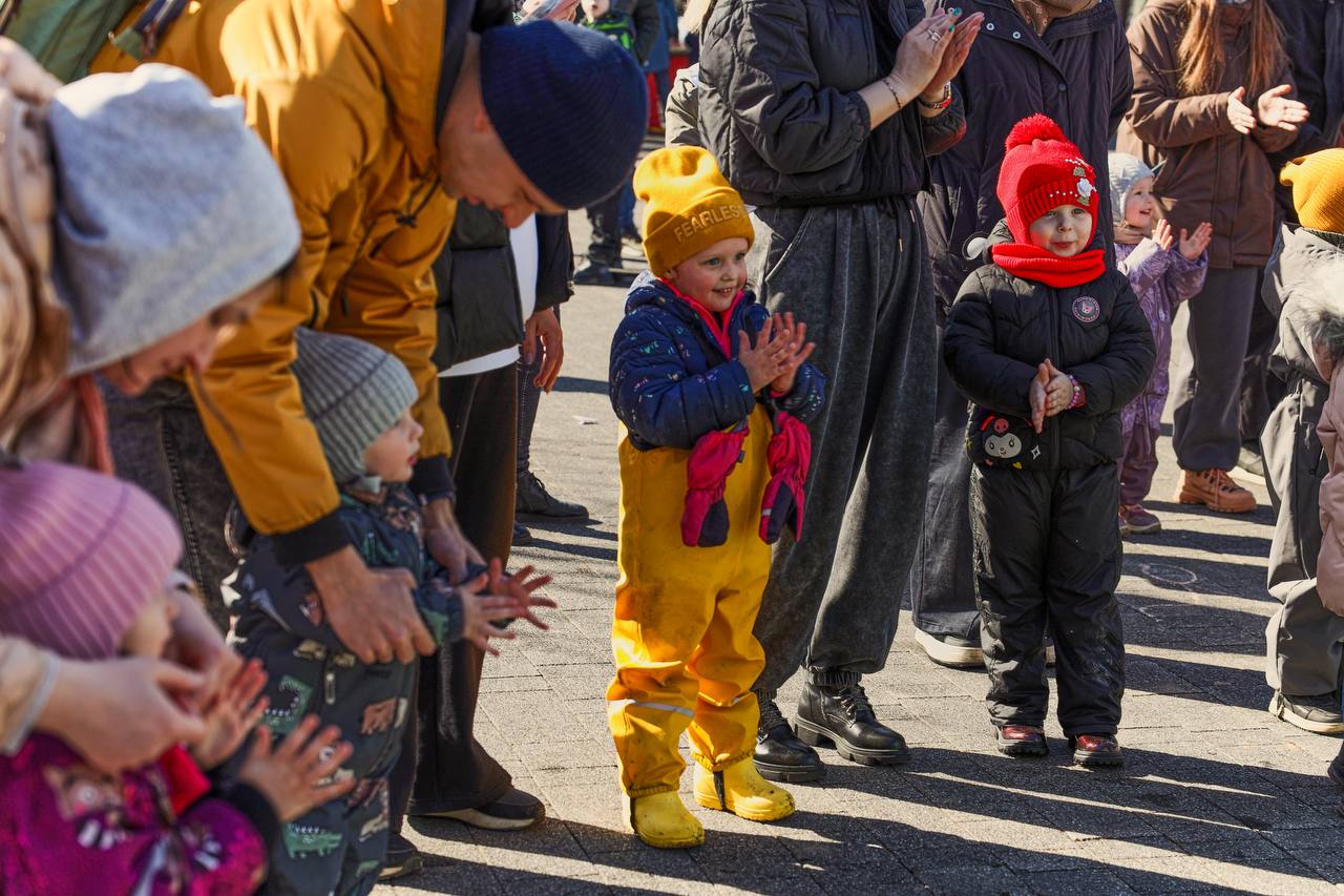 Юлия Купецкая: Экодень в Парке Мира!. Стать настоящими друзьями с окружающей природой, создать эко-кормушку, увидеть знакомых сказочных персонажей и просто интересно провести время — все это можно было сделать на... Юлия Купецкая: Экодень в Парке Мира!. Стать настоящими друзьями с окружающей природой, создать эко-кормушку, увидеть знакомых сказочных персонажей и просто интересно провести время — все это можно было сделать на...