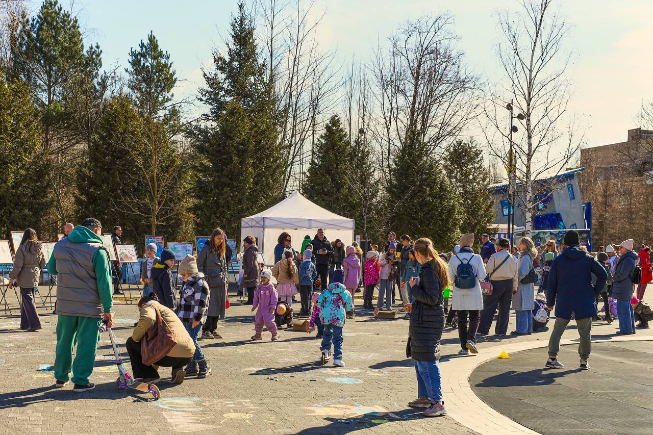 Юлия Купецкая: Экодень в Парке Мира!. Стать настоящими друзьями с окружающей природой, создать эко-кормушку, увидеть знакомых сказочных персонажей и просто интересно провести время — все это можно было сделать на... Юлия Купецкая: Экодень в Парке Мира!. Стать настоящими друзьями с окружающей природой, создать эко-кормушку, увидеть знакомых сказочных персонажей и просто интересно провести время — все это можно было сделать на...