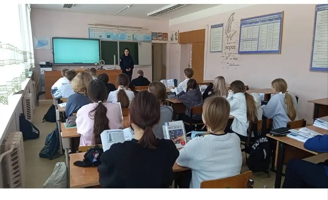 В рамках профилактики правонарушений среди несовершеннолетних инспектором по делам несовершеннолетних отдела полиции № 3 МУ МВД «Власиха» майором полиции Чвелевой Ольгой Николаевной были проведены беседы среди учащихся... В рамках профилактики правонарушений среди несовершеннолетних инспектором по делам несовершеннолетних отдела полиции № 3 МУ МВД «Власиха» майором полиции Чвелевой Ольгой Николаевной были проведены беседы среди учащихся...