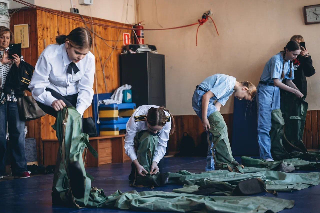 В центре «Романтик» прошли межмуниципальные соревнования «Девушки в погонах» В центре «Романтик» прошли межмуниципальные соревнования «Девушки в погонах»