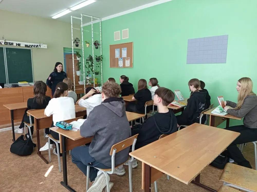 В рамках профилактики правонарушений среди несовершеннолетних инспектором по делам несовершеннолетних отдела полиции № 3 МУ МВД «Власиха» майором полиции Чвелевой Ольгой Николаевной были проведены беседы среди учащихся... В рамках профилактики правонарушений среди несовершеннолетних инспектором по делам несовершеннолетних отдела полиции № 3 МУ МВД «Власиха» майором полиции Чвелевой Ольгой Николаевной были проведены беседы среди учащихся...