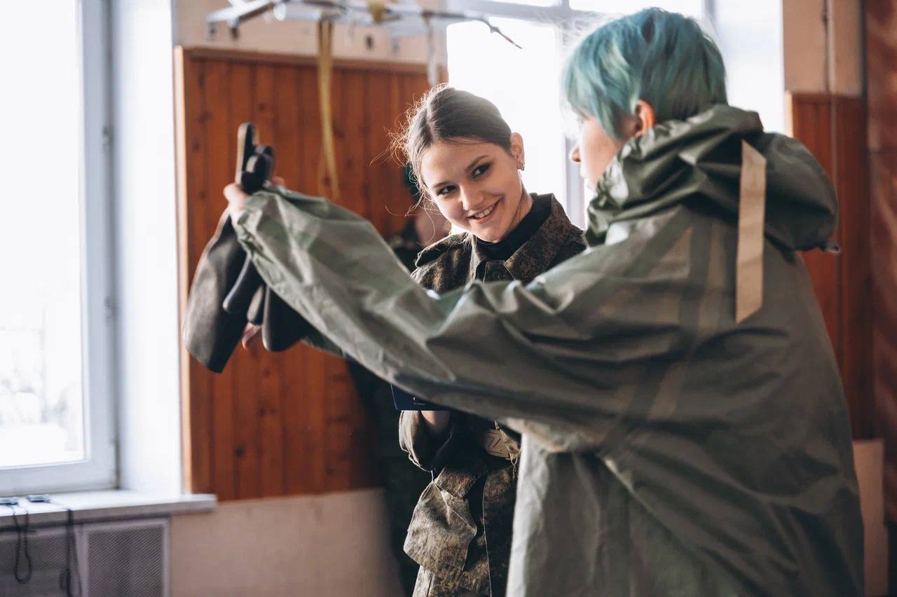 В центре «Романтик» прошли межмуниципальные соревнования «Девушки в погонах» В центре «Романтик» прошли межмуниципальные соревнования «Девушки в погонах»