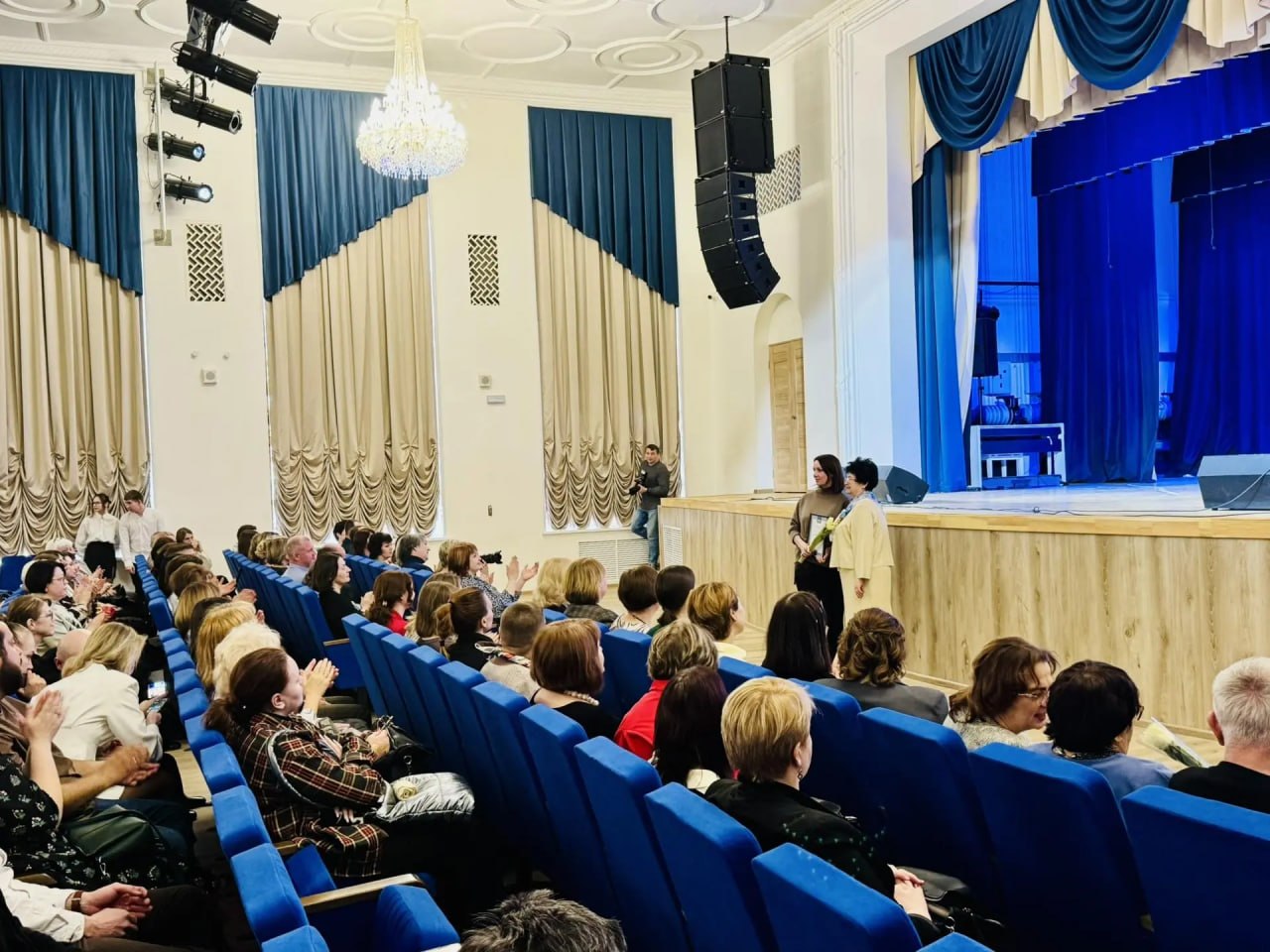 25 марта, в День работника культуры, в ДК «Космос» в Пересвете чествовали лучших представителей отрасли 25 марта, в День работника культуры, в ДК «Космос» в Пересвете чествовали лучших представителей отрасли