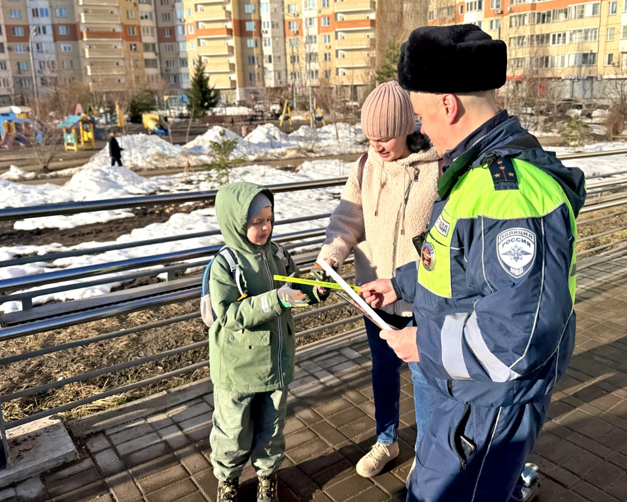 В Красногорске провели рейд по безопасности на пешеходном мосту в Павшинской пойме В Красногорске провели рейд по безопасности на пешеходном мосту в Павшинской пойме