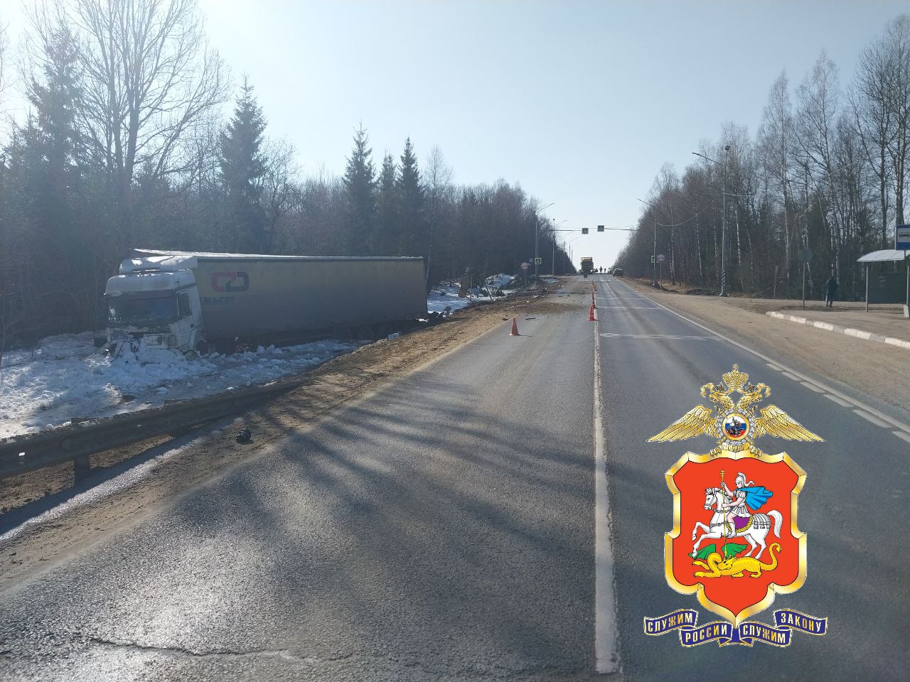 Сотрудники подмосковной Госавтоинспекции устанавливаютобстоятельства ДТП в Дмитровском городском округе