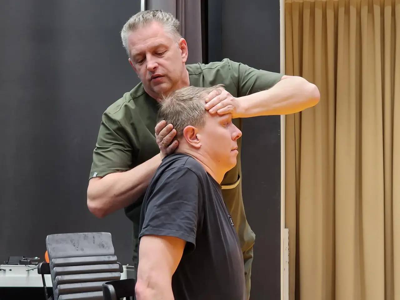 В Семейном центре имени А.И. Мещерякова ветеранам СВО рассказали о карьере массажиста В Семейном центре имени А.И. Мещерякова ветеранам СВО рассказали о карьере массажиста