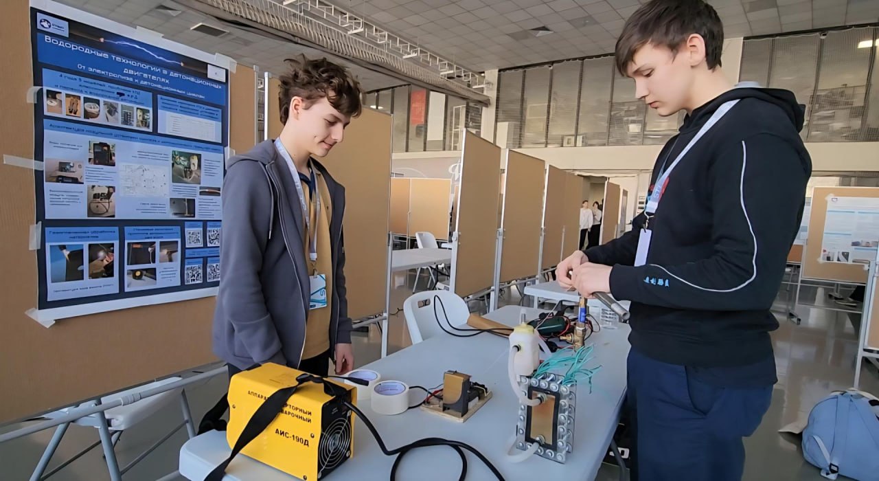 Неубиваемое колесо и ИИ-поиск питомцев: в Физтех-лицее Долгопрудного проходит конкурс инноваций Неубиваемое колесо и ИИ-поиск питомцев: в Физтех-лицее Долгопрудного проходит конкурс инноваций