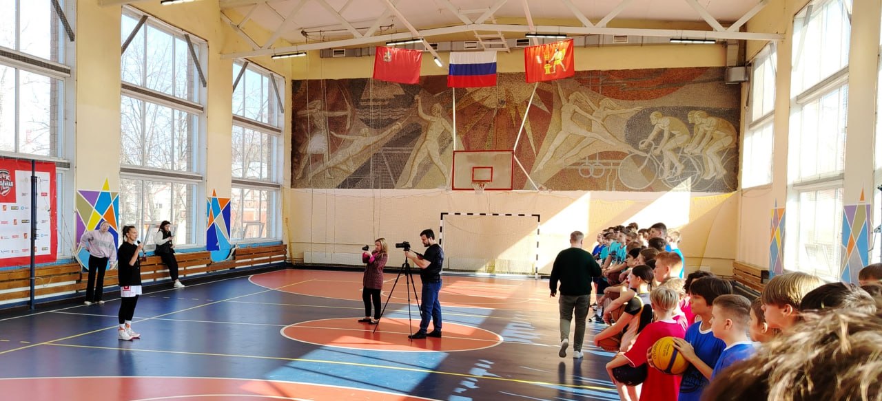 В Доме физкультуры состоялся мастер-класс, который провела известная баскетболистка, чемпионка Чемпионата России среди женских команд Высшей лиги по баскетболу и серебряный призёр Суперлиги Оксана Горшечникова В Доме физкультуры состоялся мастер-класс, который провела известная баскетболистка, чемпионка Чемпионата России среди женских команд Высшей лиги по баскетболу и серебряный призёр Суперлиги Оксана Горшечникова