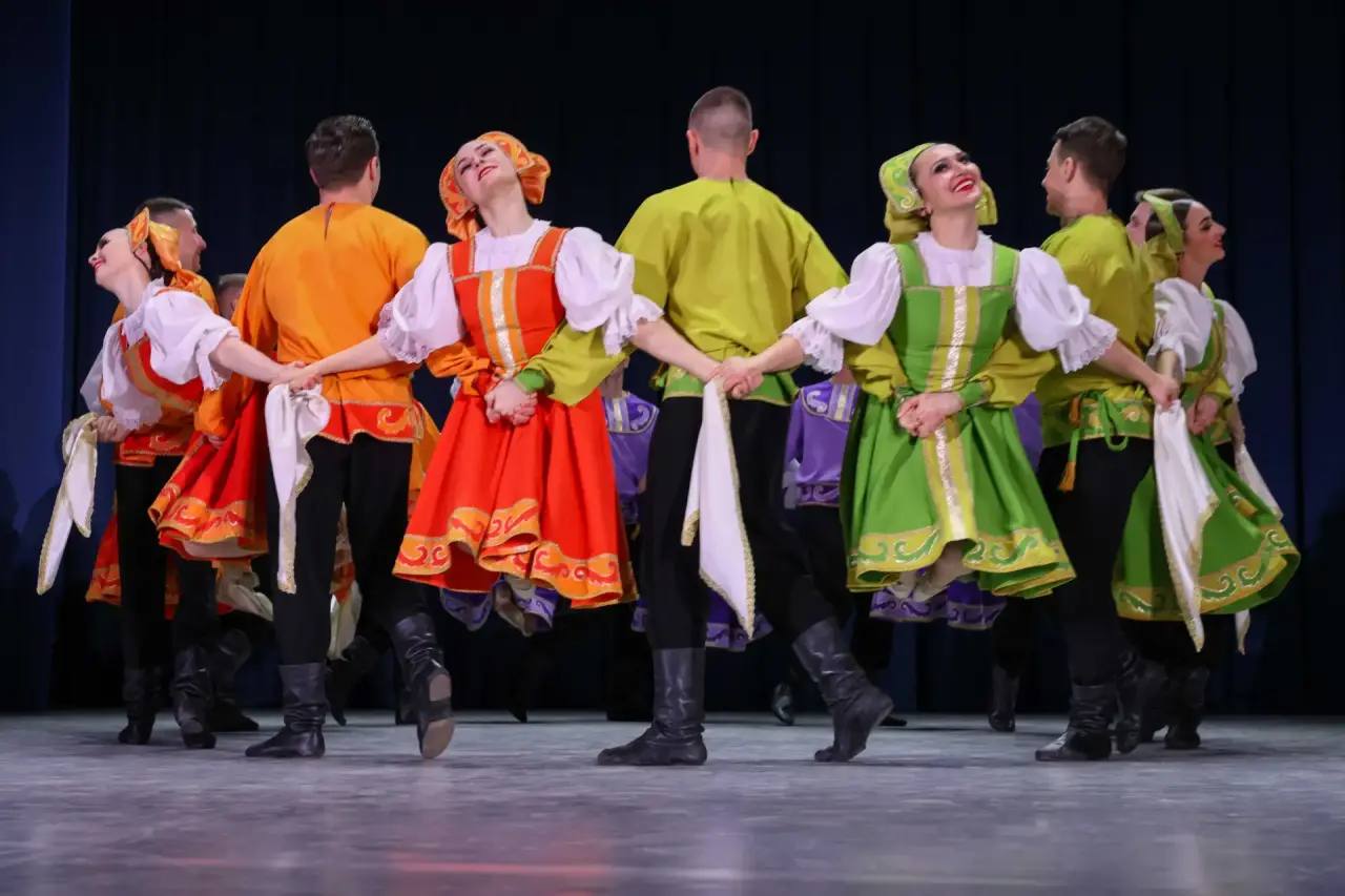 Заслуженный ансамбль «Донбасс» встретил профессиональный праздник на сцене в Подольске Заслуженный ансамбль «Донбасс» встретил профессиональный праздник на сцене в Подольске