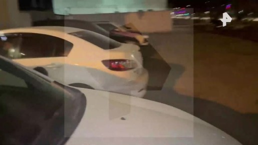 Трое подозреваемых в избиении корреспондента "Известий" прячут лица от камер после очной ставки с Алексеем Полтораниным