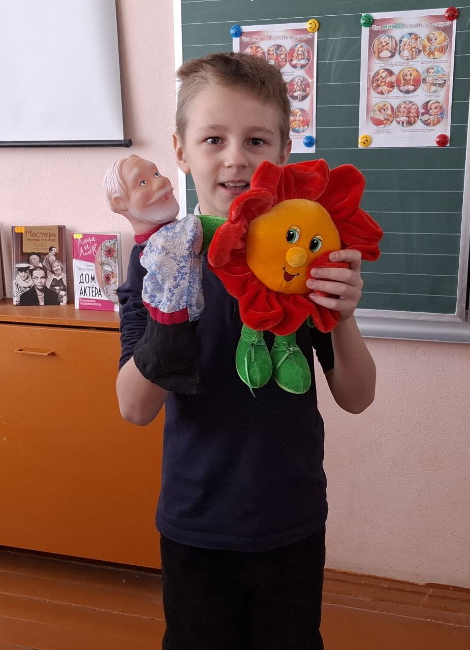 26 марта в преддверии Международного дня театра сотрудник Стремиловской библиотеки провела для учеников Стремиловкой начальной школы урок- игру "Театр на ладони" 26 марта в преддверии Международного дня театра сотрудник Стремиловской библиотеки провела для учеников Стремиловкой начальной школы урок- игру "Театр на ладони"